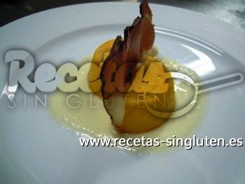 Flan de calabaza con pétalo de jamón serrano y crema de queso maduro sin gluten