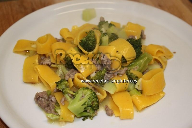 Pasta Con Brecoles Y Salchicha